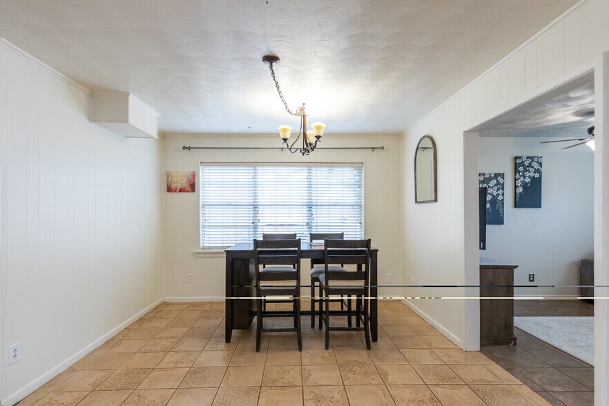 Building Photo - 1802 Glendale Dr