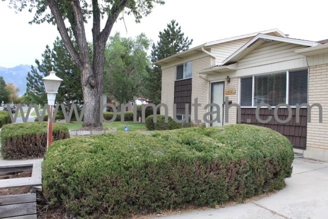 Building Photo - 602 Pioneer Ave