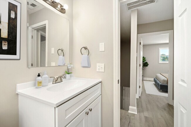 Building Photo - Affordable 2-Bedroom Apartment in Sumter, SC – Pinedale Apartments