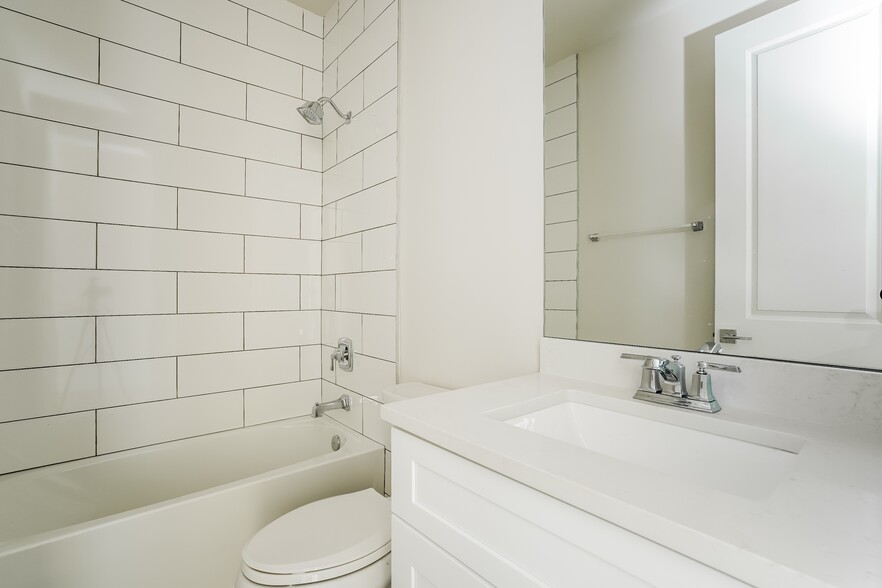 Building Photo - 6106 Hendley Ct