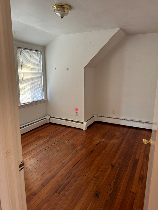 Building Photo - Renovated Apr 24 - Beautiful 2BR Near Yale...