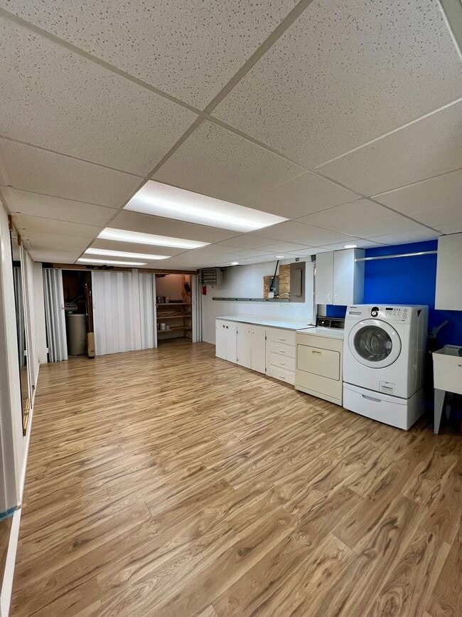 Building Photo - 4-Bedroom Home in Fairbanks | Fenced Yard,...