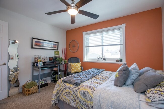 Building Photo - Charming 3-Bedroom Home on a Spacious Corn...