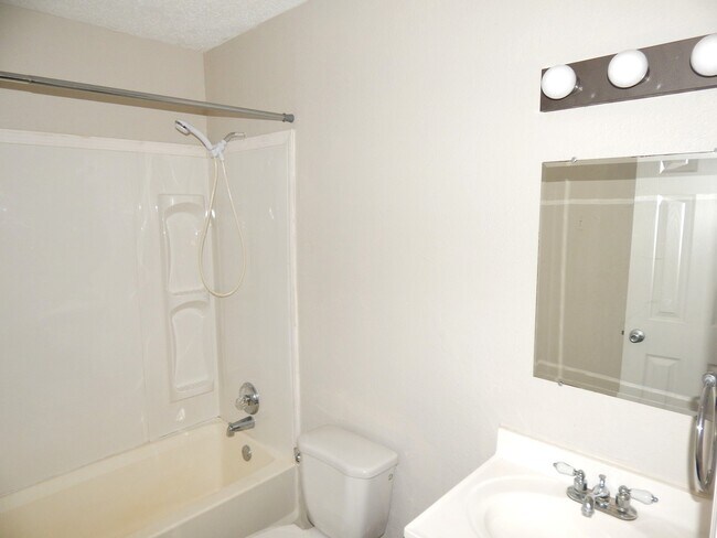Building Photo - Winona ISD: 3 Bedroom, 2 Bath Home in a Co...