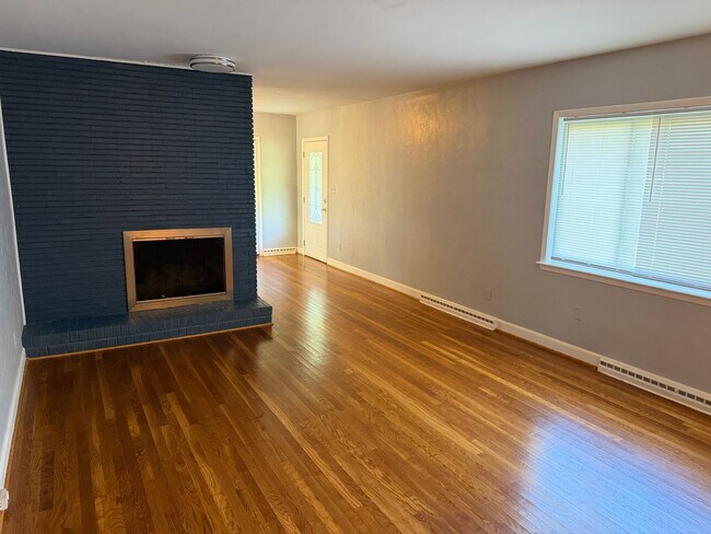 Building Photo - 1311 Clover Ln