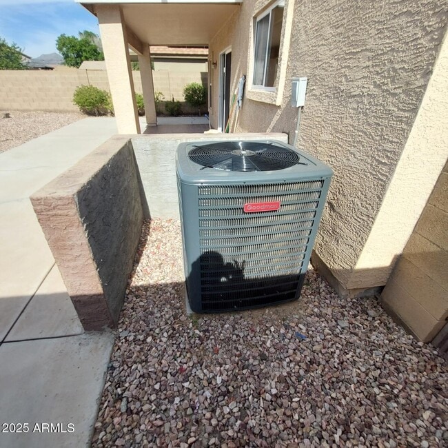 Building Photo - 12 S 228th Ln