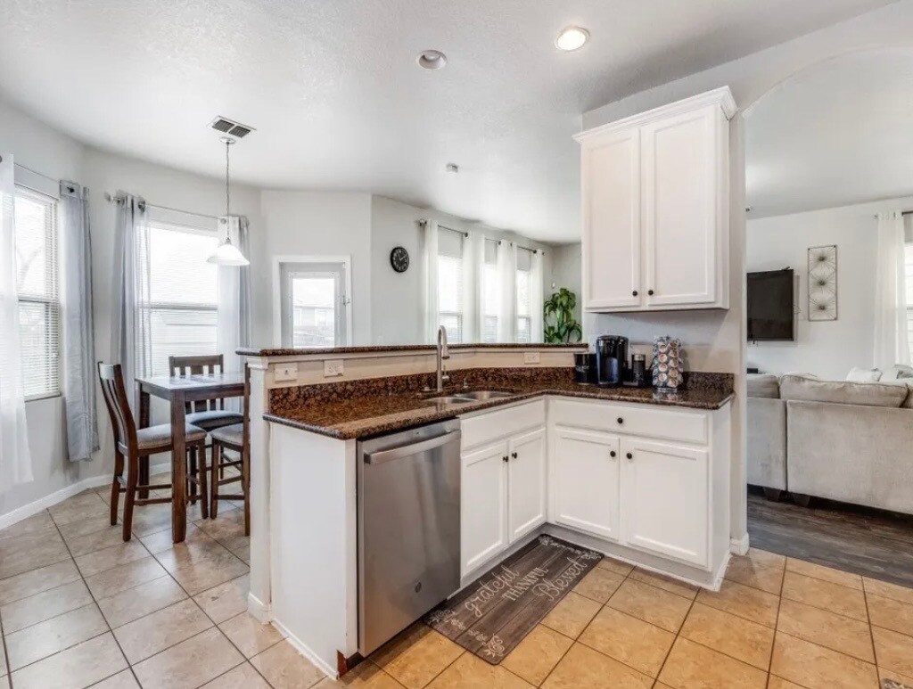 Building Photo - 6035 Enchantment