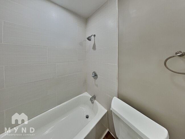 Building Photo - 1401 Cardinal Dr
