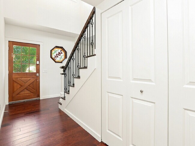 Building Photo - 4 Bedroom PLUS Above Garage Bonus Room in Bothell! Air Conditioned!
