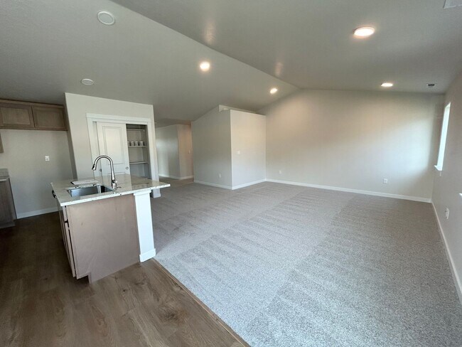 Building Photo - Brand New Home 3 Bedroom Home In Star!