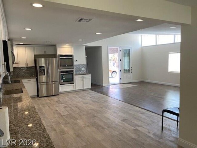 Building Photo - 2047 Westwind Rd
