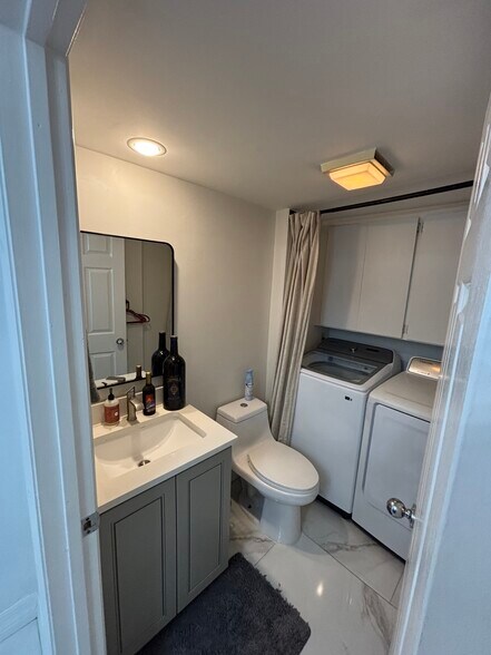 Building Photo - 1017 10th Way