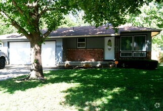 Building Photo - Four Bedroom in Established Neighborhood