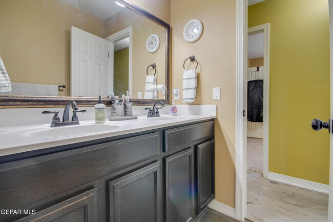 Building Photo - 14600 Christian Castle