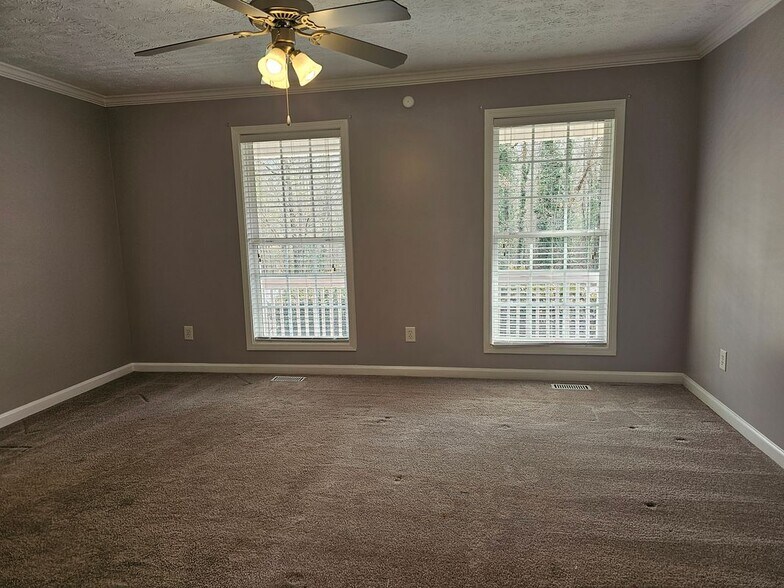 Building Photo - 260 Huntington St