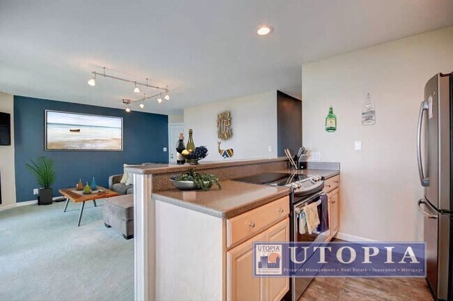 Building Photo - Ocean Views! 2 bd/ 1.5 bath condo w/ Commu...