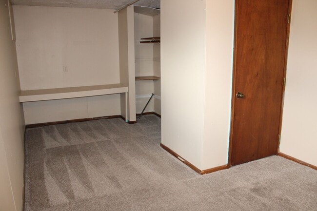 Building Photo - House for rent! 2 kitchens 3 Baths! Close ...