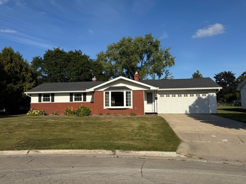 Exterior Front - 1798 Chateau Dr