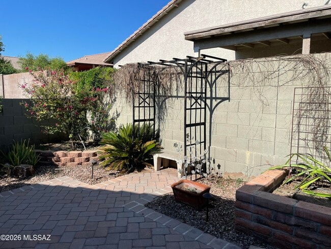 Building Photo - 9175 N Palm Brook Dr