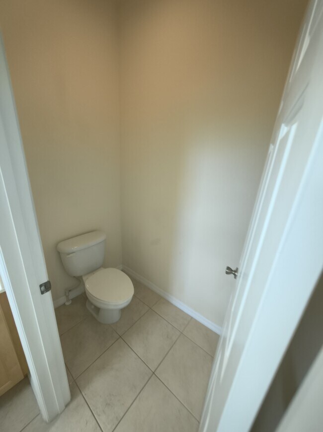 Building Photo - 1307 Clove Dr