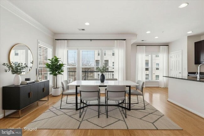 Building Photo - 2932 Finsbury Pl