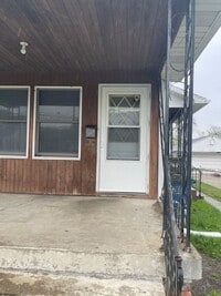 Building Photo - 118 W Foulkes St