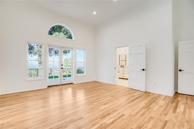 Building Photo - 15851 Mulholland Pl