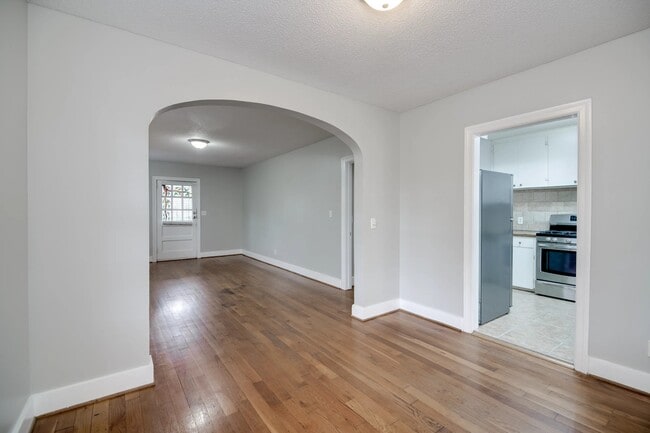 Building Photo - 1741 Oak Dr