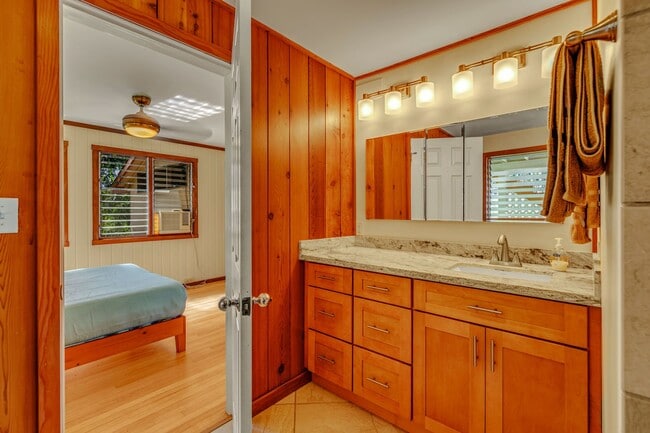 Building Photo - Your Perfect 2-Bed/2-Bath Duplex in Kailua Kona!