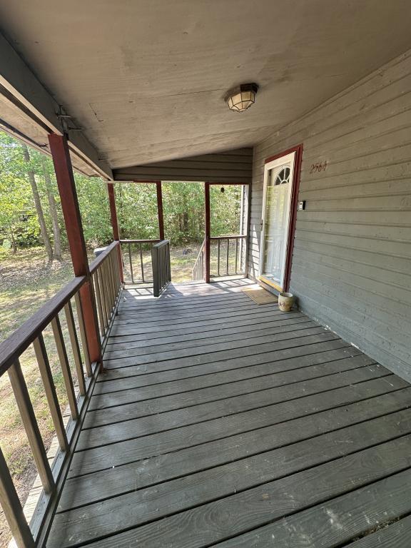 Building Photo - 2564 Lakeview Dr