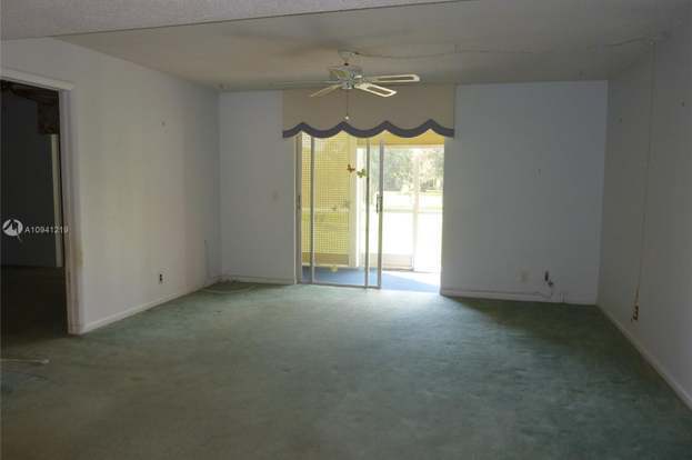Building Photo - 18081 SE Country Club Dr