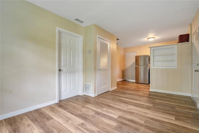 Building Photo - 2183 Crandon Ave