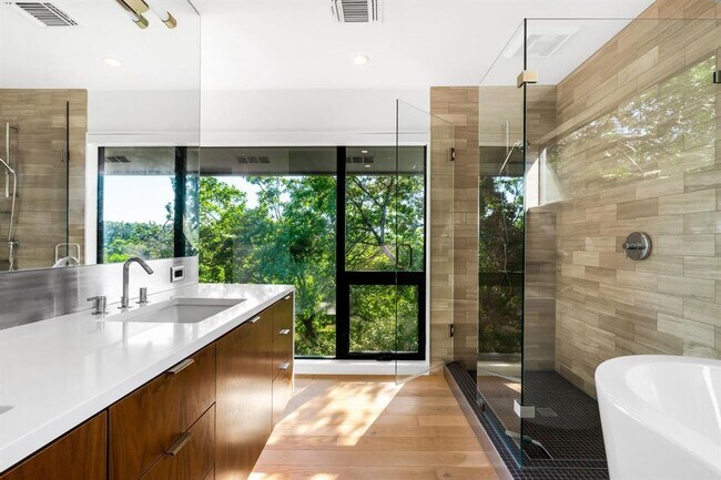 Building Photo - 911 Redbud Trail
