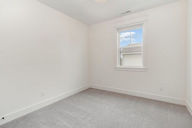 Building Photo - Stunning!