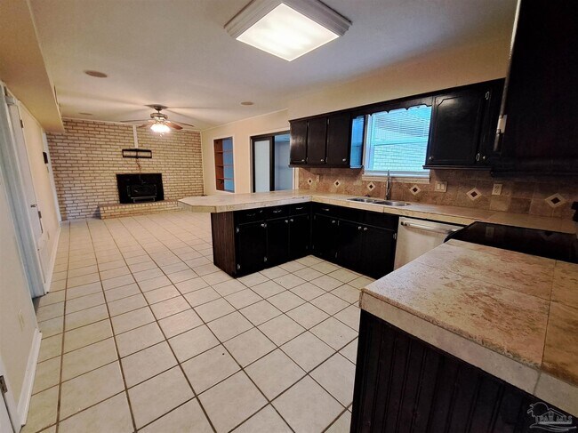 Building Photo - 7819 Hearthstone Cir