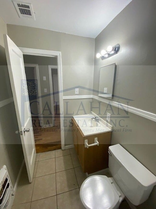 Building Photo - NLR 2 Bedroom Home