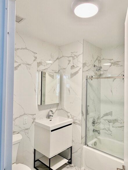 Building Photo - 226 Gramatan Ave