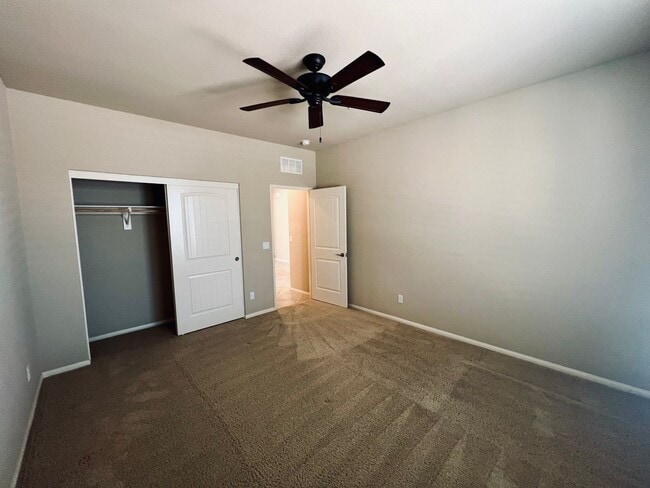 Building Photo - Gorgeous 2 bedroom and 2 bathroom home in ...