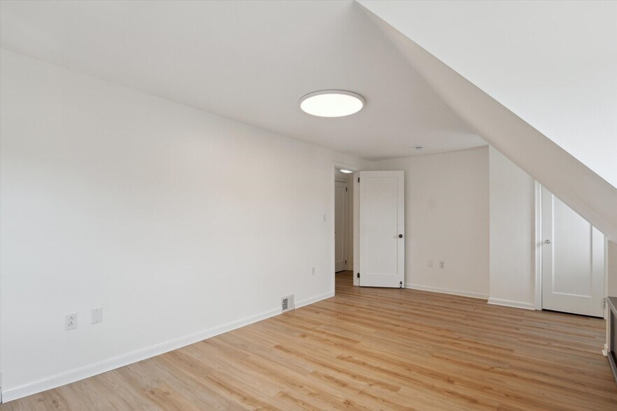 Building Photo - 4125 Tuxey Ave