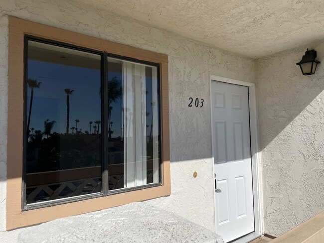 Building Photo - Stylish 3-Bedroom Retreat in the Highly De...