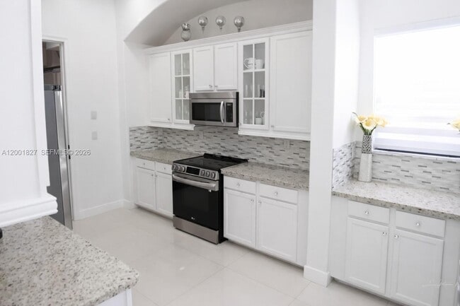 Building Photo - 8537 NW 39th Ct