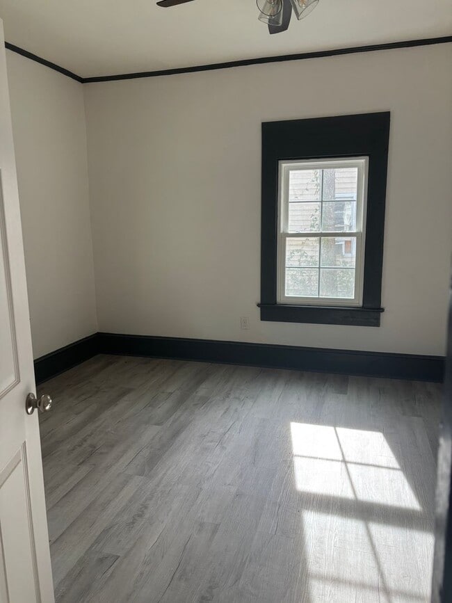 Building Photo - 608 N Independence St