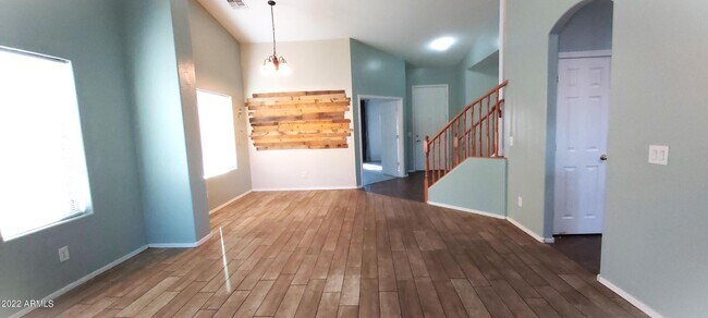 Building Photo - 518 W Black Hawk Pl