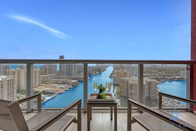 Building Photo - 2602 E Hallandale Beach Blvd