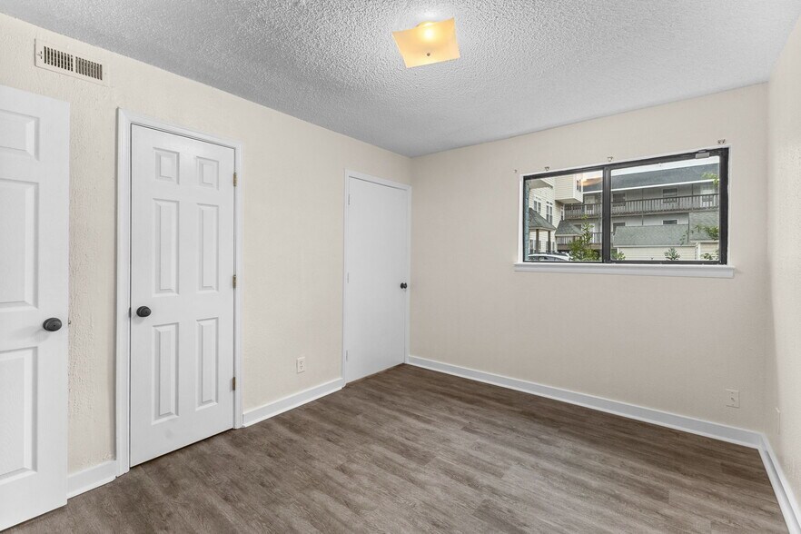 Building Photo - 483 W Ocean View Ave