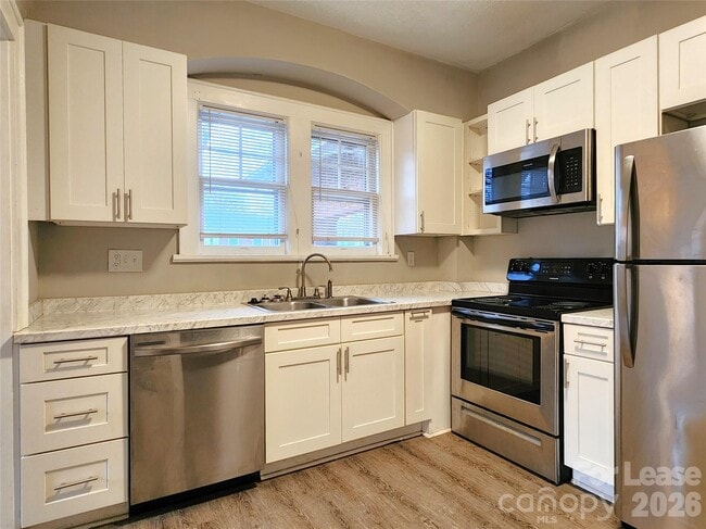 Building Photo - 337 N 9th St