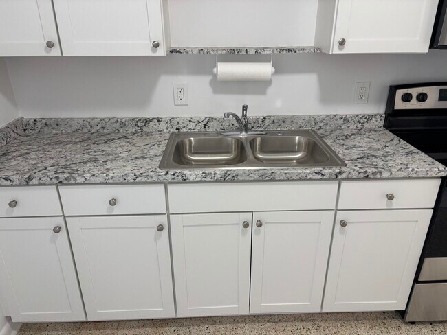 Building Photo - 751 Hummingbird Way