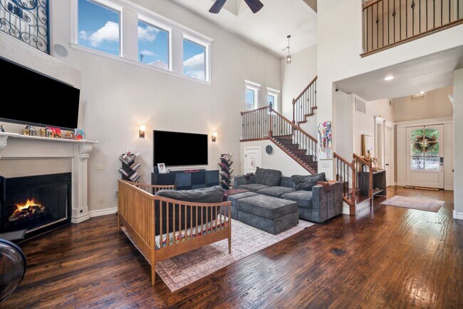 Building Photo - Stunning 5 bedroom 4.5 bath in Stonebrooke...