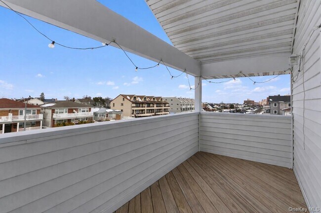 Building Photo - 616 E Broadway