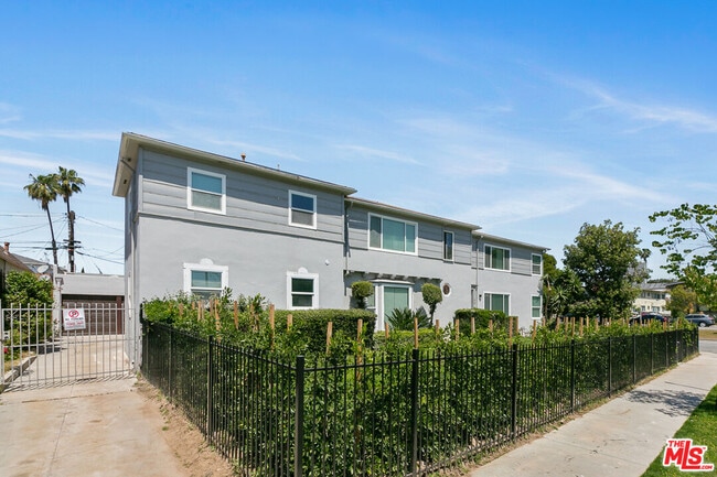 Building Photo - 5454 S San Vicente Blvd